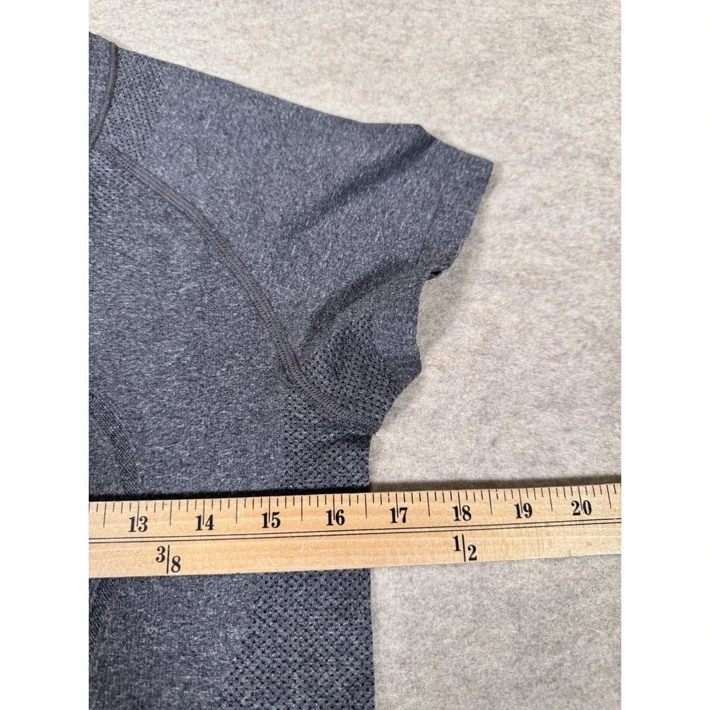 Lululemon Swiftly Tech Shirt Womens 8 Gray Short Sleeve Run Yoga Athletic Gym